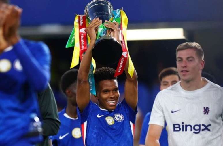 Marca chama Estêvão de ‘Messinho’ –