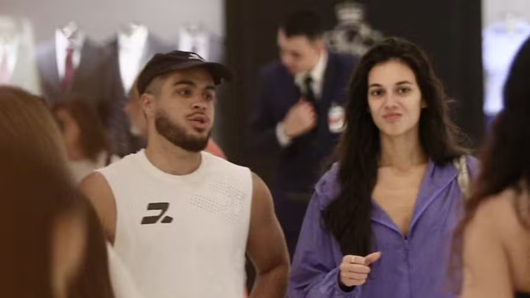 Taken! Alane Dias and Francisco Gil are seen hand in hand in shopping