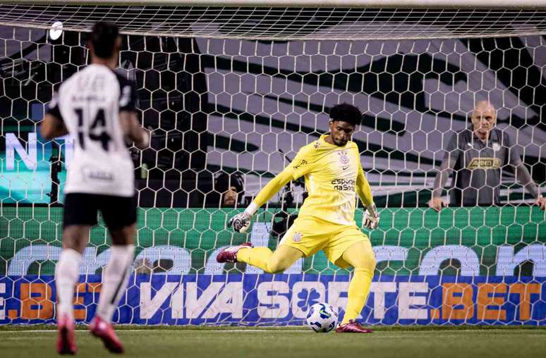 Hugo Souza mira t&iacute;tulo com o Corinthians em 2025 &ndash;