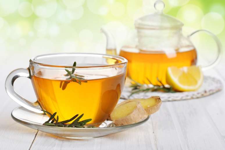 Chá de alecrim com gengibre e limão-siciliano