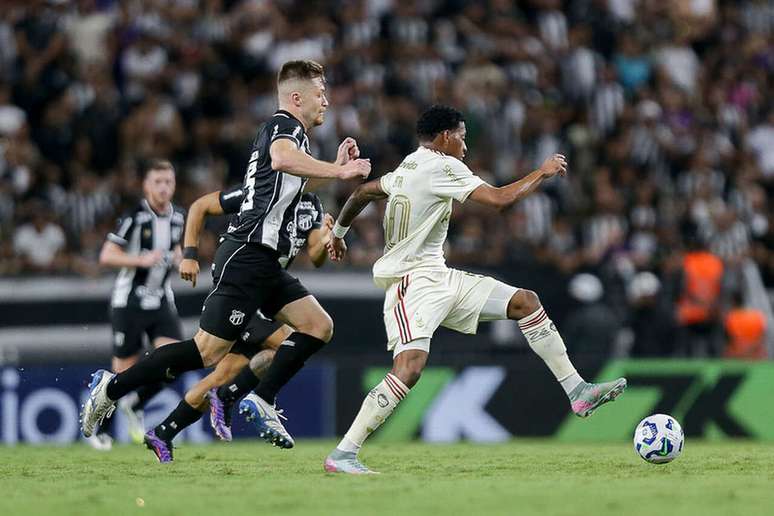 Flamengo &eacute; o l&iacute;der do Brasileir&atilde;o, com 37 pontos em 17 jogos &ndash;