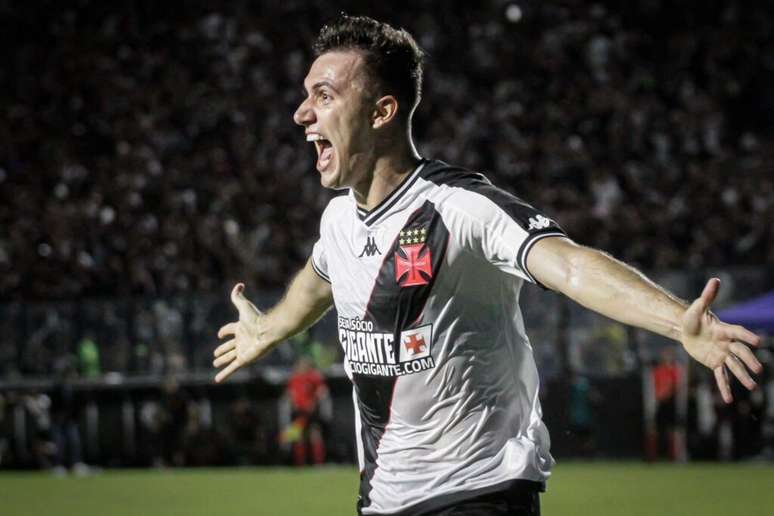 Lucas Piton em a&ccedil;&atilde;o pelo Vasco