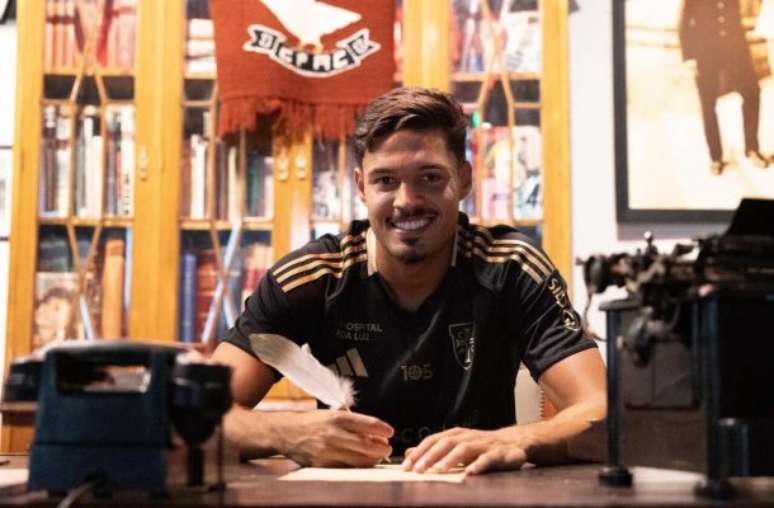 Divulgação/Casa Pia - Legenda: Sousa assina com o Pia e vai enfrentar Benfica, Sporting e Porto