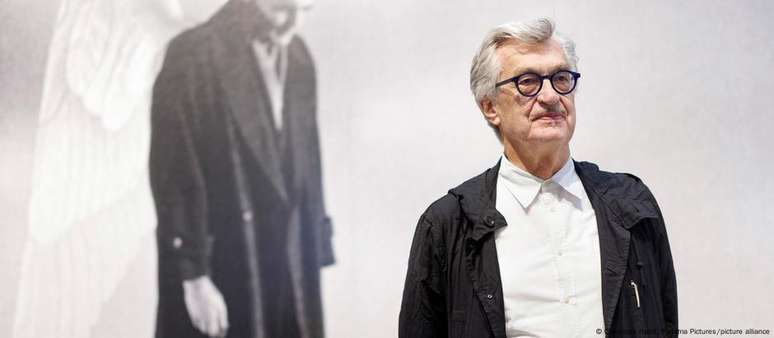 "Quando voc&ecirc; est&aacute; perdido, voc&ecirc; v&ecirc;. Se voc&ecirc; tem seu mapa e sabe o caminho, n&atilde;o v&ecirc; tanto quanto nos momentos em que est&aacute; perdido", diz Wim Wenders