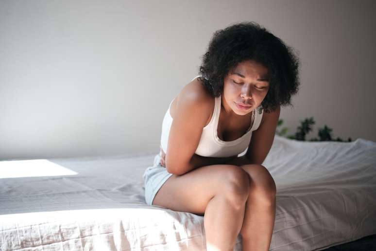 Few people know it, but colon cleaning can improve skin, sleep and even humor. Understand how to solve it naturally