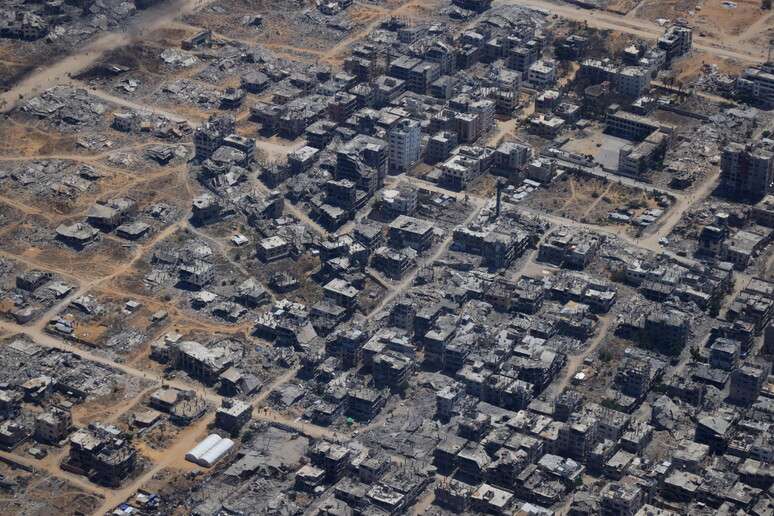 Pa&iacute;ses t&ecirc;m distribu&iacute;do ajuda em Gaza por meio de avi&otilde;es