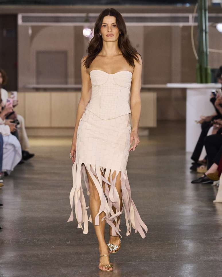 Isabeli Fontana no desfile Fabiana Milazzo 