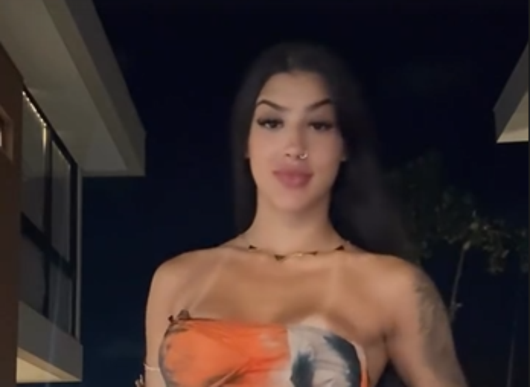 Bia Miranda faz dancinha ap&oacute;s mostrar estado de casa ap&oacute;s opera&ccedil;&atilde;o da pol&iacute;cia