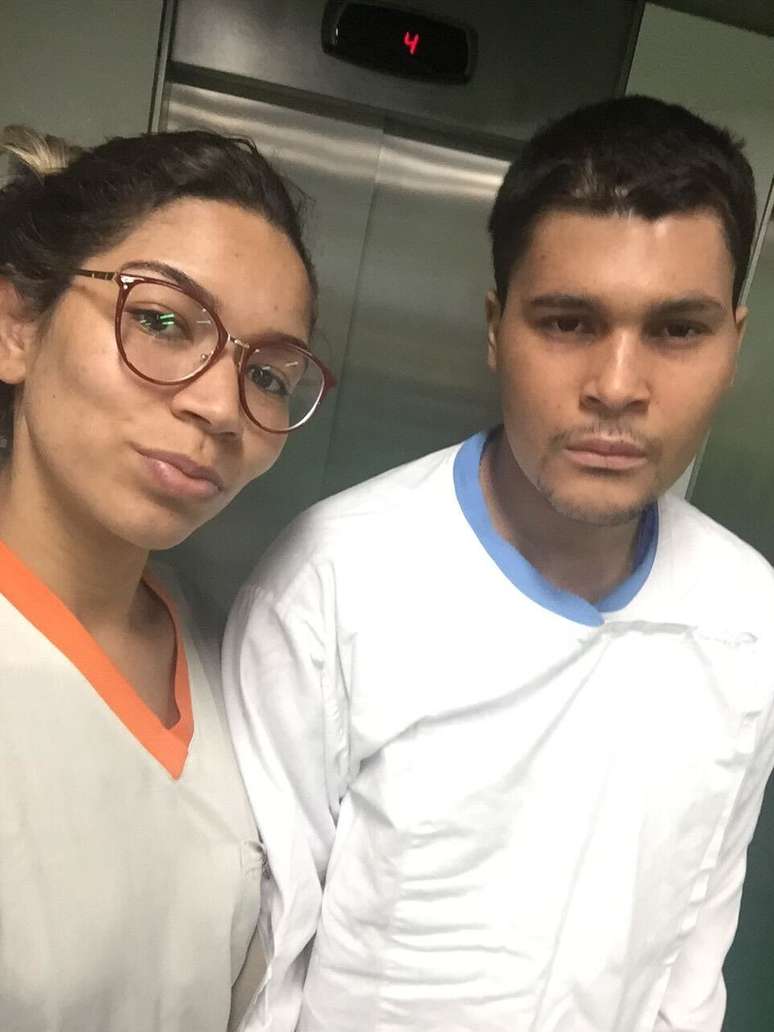 Homem perde a memória após câncer no cérebro e esposa viraliza