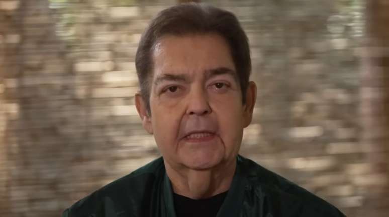 Faustão enfrente cirurgias e longos períodos de internação em sua batalha pela vida