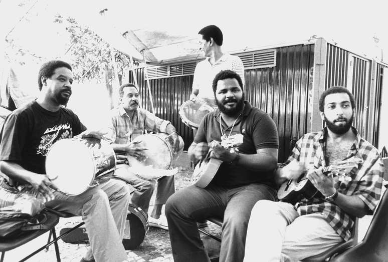 O grupo Fundo de Quintal, em 1986