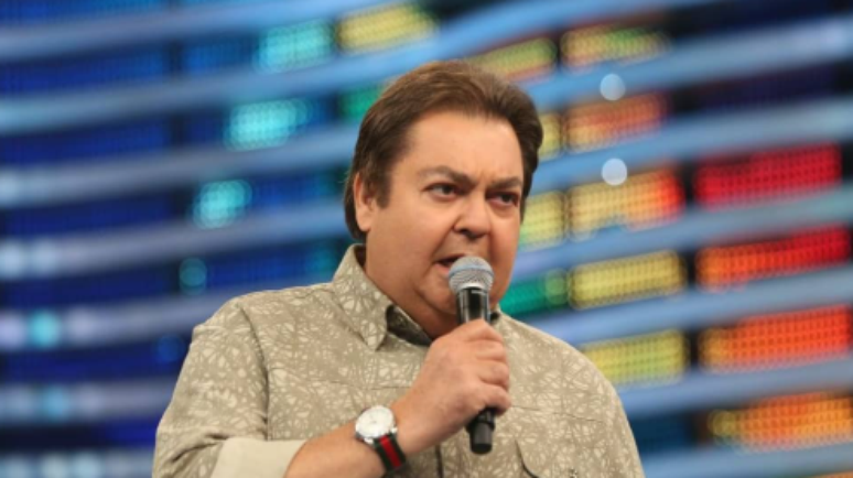 O apresentador Fausto Silva, o Faust&atilde;o, de 75 anos, passou por um transplante de f&iacute;gado na &uacute;ltima quarta-feira, 6, no Hospital Israelita Albert Einstein, na regi&atilde;o do Morumbi, na Zona Sul de S&atilde;o Paulo. 