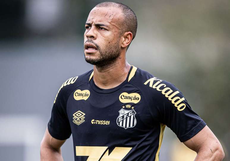 Santos contratou Mayke nesta janela de transferências, após ficar sem espaço no Palmeiras –