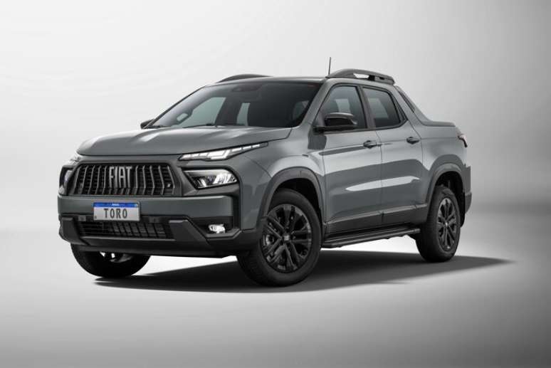 Fiat Toro Ultra 2026 tem acabamento escurecido no exterior