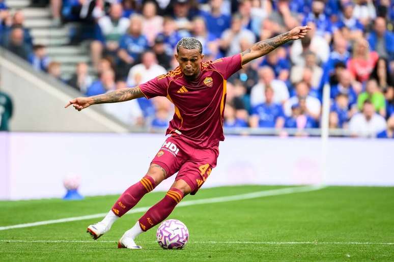 Wesley em a&ccedil;&atilde;o pela Roma no amistoso deste s&aacute;bado frente ao Everton-ING &ndash;
