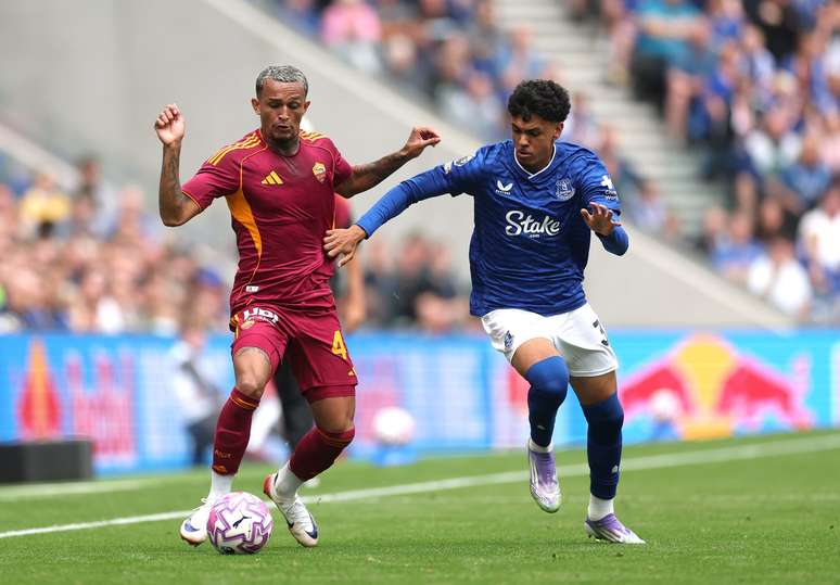 LIVERPOOL, ENGLAND &ndash; AUGUST 09: Adam Aznou of Everton challenges Wesley Franca of Roma during the pre-season friendly match between Everton and AS Roma at Hill Dickinson Stadium on August 09, 2025 in Liverpool, England. (Photo by Carl Recine/Getty Images)