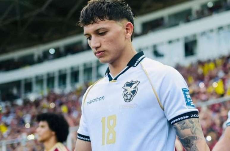 reprodução/instagram - Legenda: Lucas Chávez atuou nos dois últimos jogos da Bolívia nas Eliminatórias