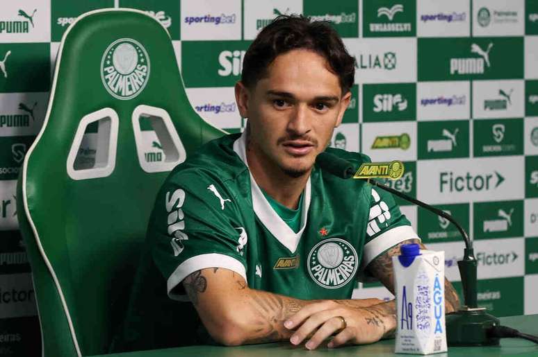 Palmeiras apresentou o lateral-direito Khellven na última sexta-feira (8) –