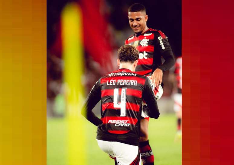 Leo Pereira marca e ‘engraxa’ a chuteira de Samuel Lino. Afinal, ele deu o passe para o seu gol.