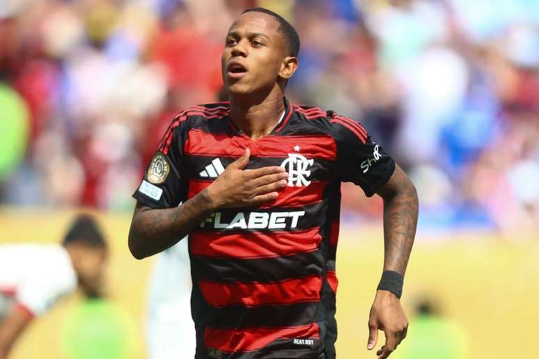 Wallace Yan comemora gol pelo Flamengo