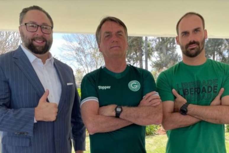 The Trump consultant says he doesn’t stop until Jair Bolsonaro is free “