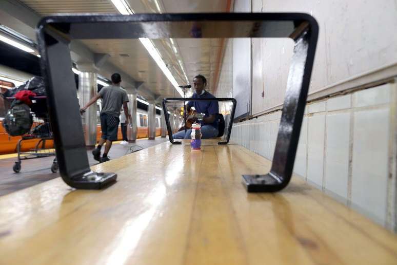 Muitas cidades agora est&atilde;o implementando medidas mais sutis para tentar impedir que pessoas sem-teto ou com defici&ecirc;ncia fiquem em determinadas &aacute;reas p&uacute;blicas.