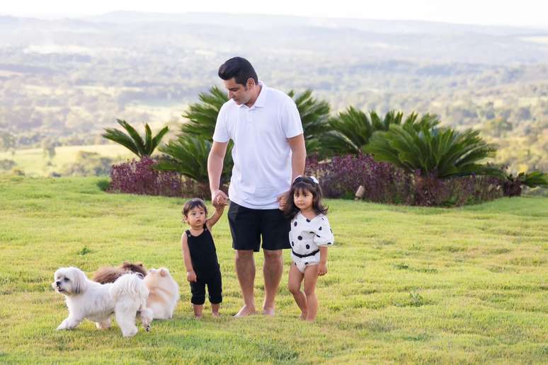 L&eacute;o Magalh&atilde;es com sua fam&iacute;lia