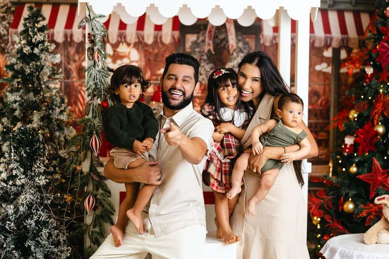 L&eacute;o Magalh&atilde;es com sua fam&iacute;lia