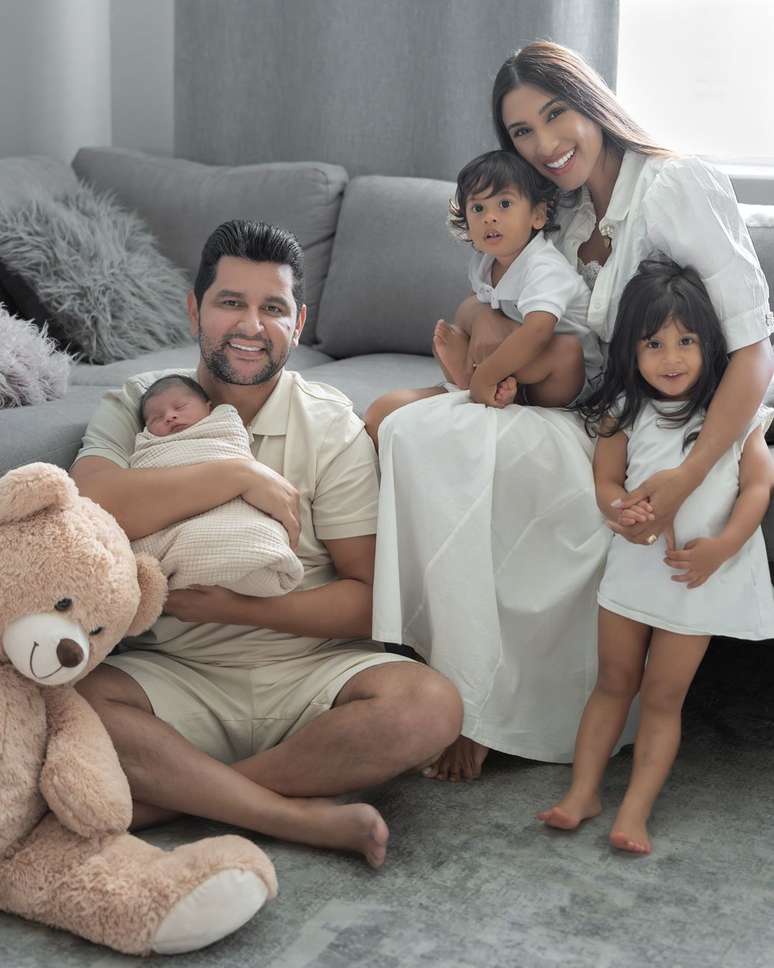 L&eacute;o Magalh&atilde;es com sua fam&iacute;lia