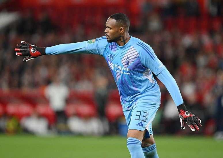 Carlos Miguel em ação pelo Forest na Premier League –