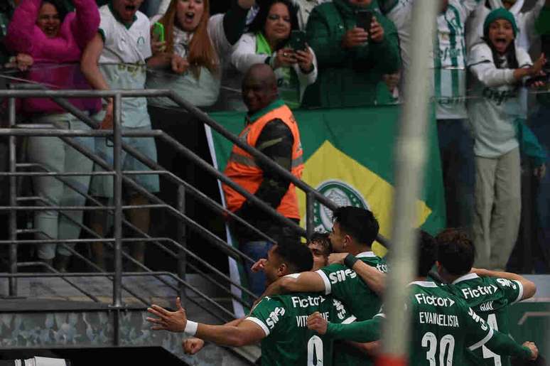 Palmeiras vence o Cear&aacute; por 2 a 1 e encosta no lider Flamengo &ndash;