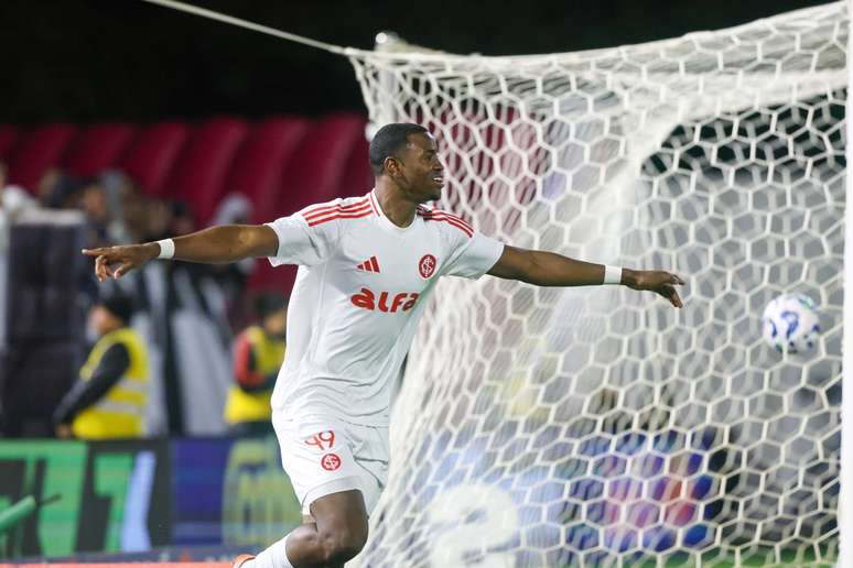 Performance Enm: Internacional Domining Bragantino E Wins with Ricardo Mathias Show