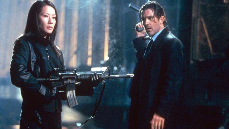 Lucy Liu interpretou Sever e Antonio Banderas foi Jeremiah Ecks em 'Dupla Explosiva'