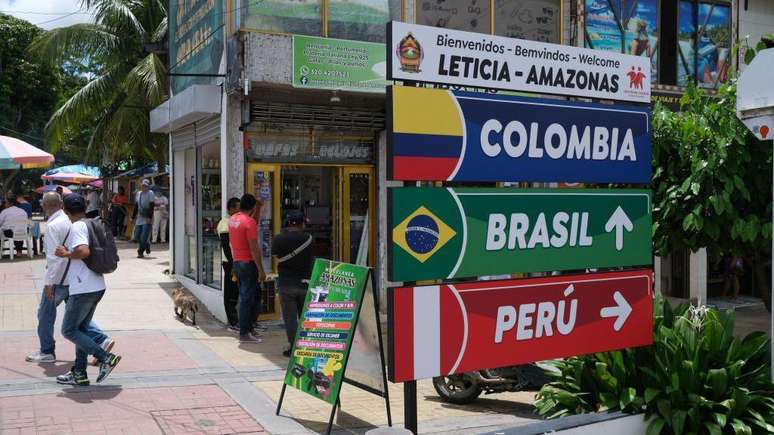 A tríplice fronteira entre Colômbia, Brasil e Peru converge no rio Amazonas