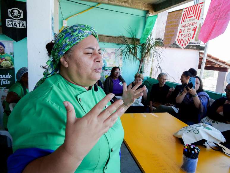 Em workshop de gastronomia sustent&aacute;vel ministrado pela chef Regina Tchelly, ow participantes conversaram, cozinharam e comeram.