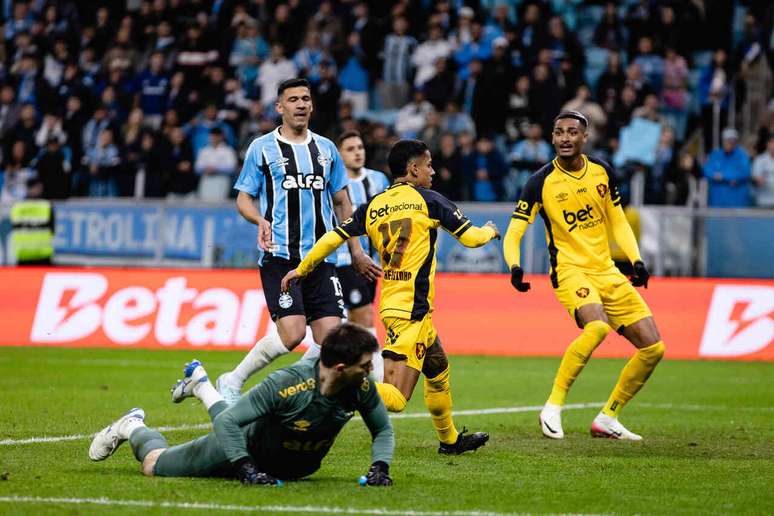 O defensor Balbuena fez estreia regular pelo Gr&ecirc;mio, na Arena, e foi citado por Mano na coletiva &mdash;