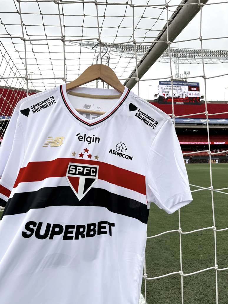 A camisa do São Paulo. 