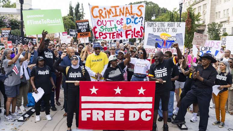 Manifestantes se reuniram em frente à Casa Branca contra as medidas anunciadas por Trump
