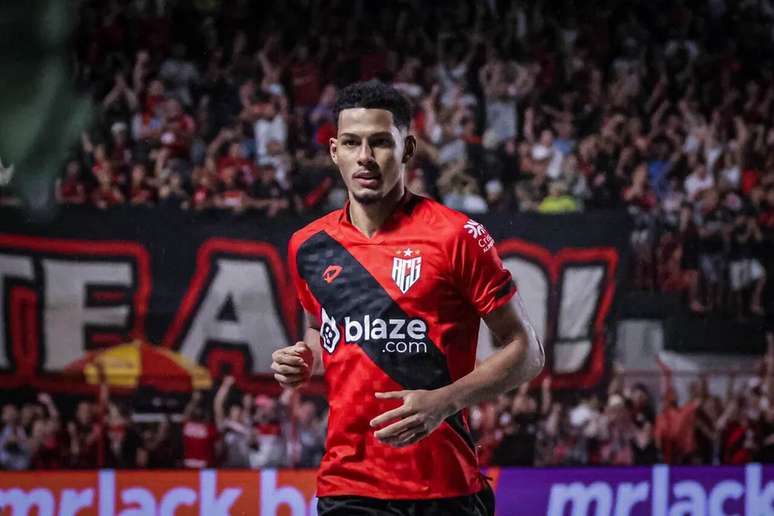 Alix Vin&iacute;cius, do Atl&eacute;tico-GO, o plano A do Botafogo para a zaga &ndash;