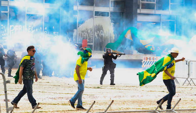 Bolsonaristas radicais invadiram a sede dos Três Poderes em Brasília, em 8 de janeiro de 2023