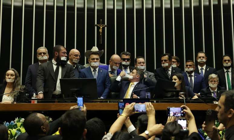 A Câmara dos Deputados ficou ocupada por cerca de 30 horas por parlamentares bolsonaristas em protesto à prisão domiciliar do ex-presidente