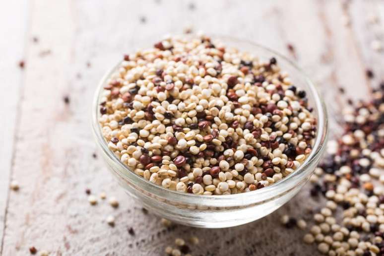 Quinoa is a complete protein source that helps to earn muscle mass 