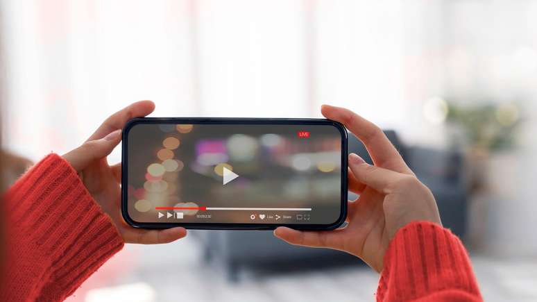 Considerando que nossa memória de trabalho tem uma capacidade limitada, se chega informação demais, muito rápido, ela pode se sobrecarregar