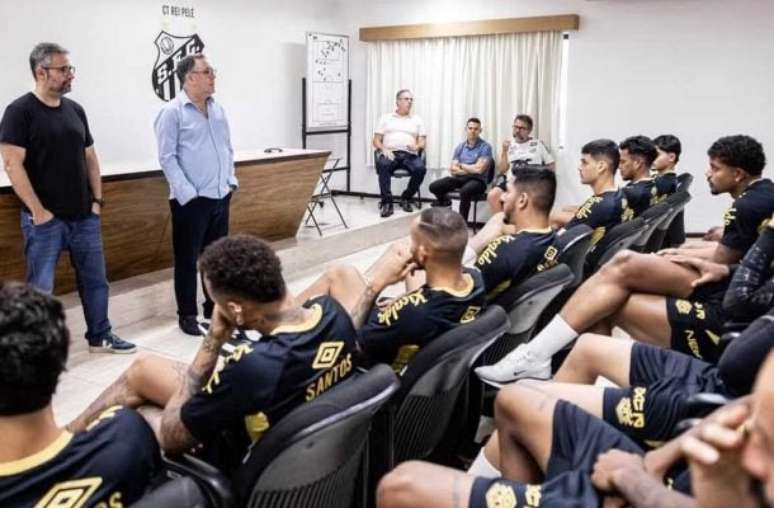 Alexandre Mattos procura oportunidades de mercado para o Santos –