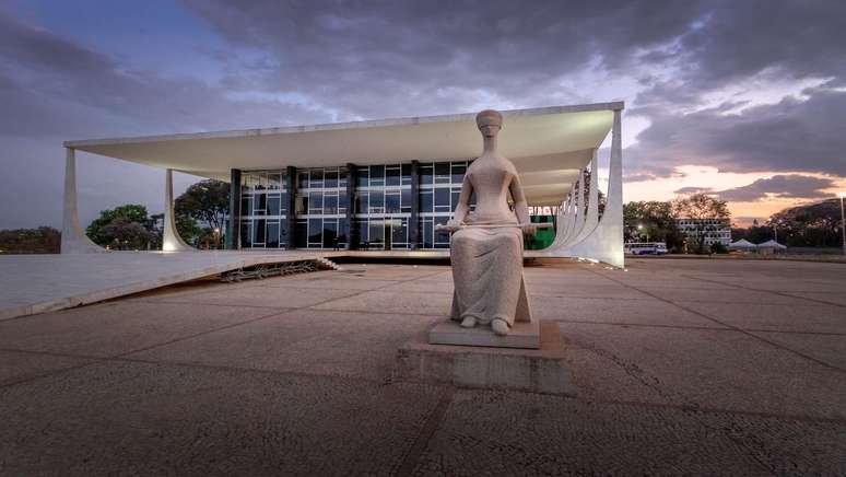 O Supremo Tribunal Federal discute se esse tipo de contratação, via PJ, pode ou não ser considerada fraude trabalhista