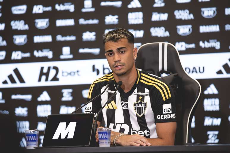 Reinier sendo apresentado pelo Galo 