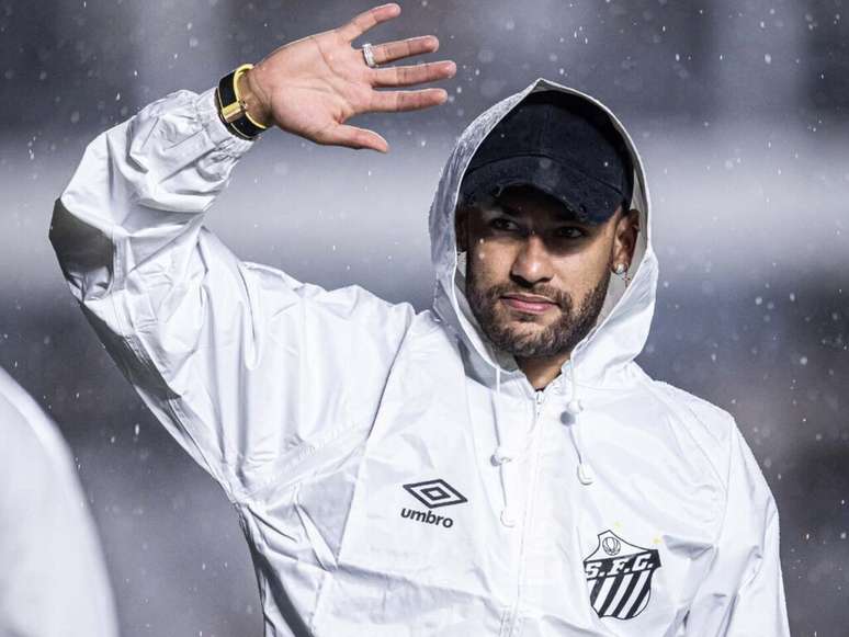 Neymar saudando torcedores do Santos na Vila Belmiro -
