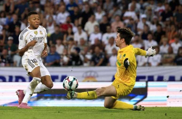 Jan Hetfleisch/Getty Images - Legenda: Mbappé fez dois gols para o Real Madrid