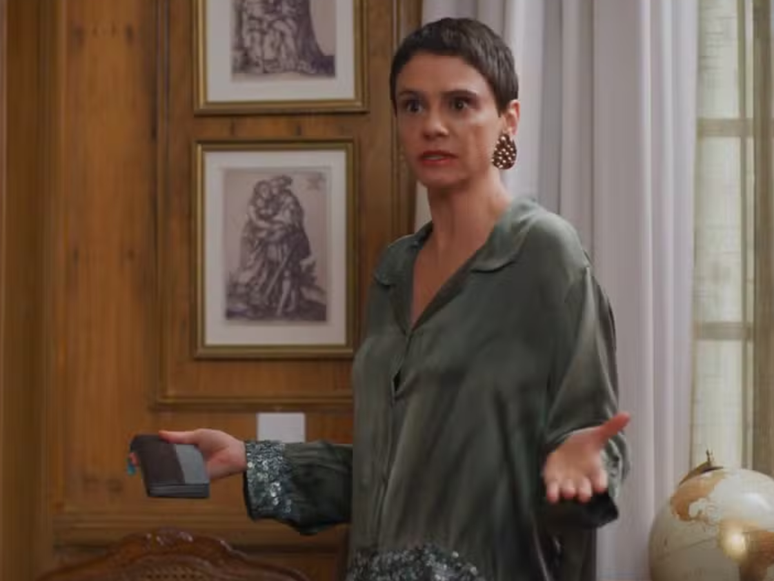 A Vale Tudo, Celina is desperate to discover the plan of Odete