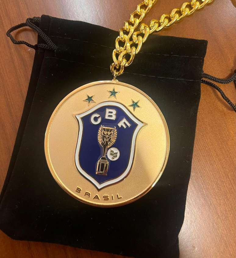 Medalha aos campe&otilde;es de 1985 pelo Coritiba 